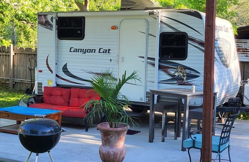 Park Ridge House | Cozy RV in amazing Austin with AC, WiFi, Swimming Pool