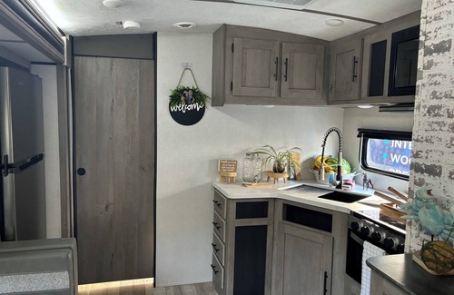 Dallas House | Cozy RV in Serene Dallas with ACnwith a private room and 2 bunk beds plus one