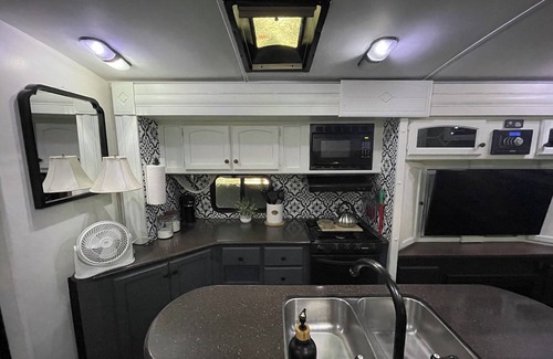 Wheeler House | Cozy RV with 1 bedroom extra bed ,in charming Porter 4 miles away from the lake