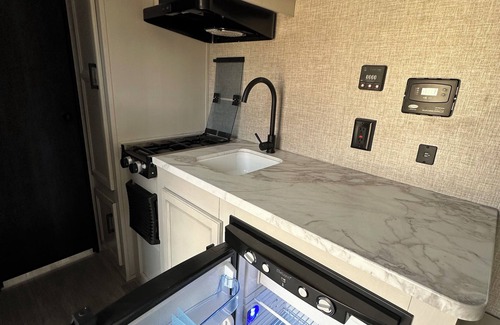 Tall Timbers - Brechtel House | Cozy RV with AC and WiFi in Lovely Terrytown