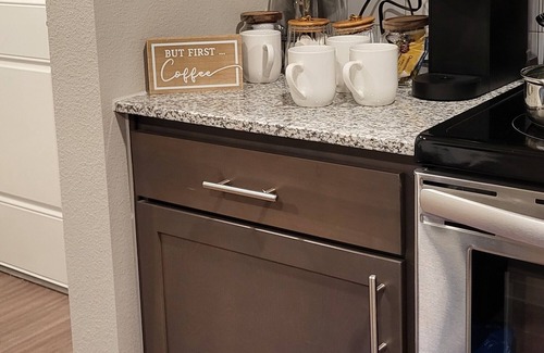 Friendswood Apartment | Cozy's long-term stay in King bed is in Friendswood, Texas, near Houston.