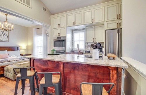 Thomas Square Apartment | Cozy Savannah Vacation Rental w/Fenced Courtyard!