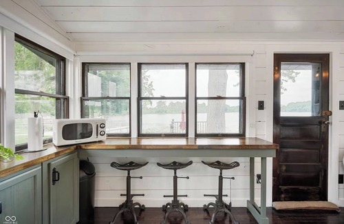 Leesburg Cottage | Cozy & Scenic Lakeside Retreat