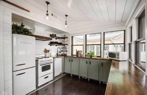 Leesburg Cottage | Cozy & Scenic Lakeside Retreat