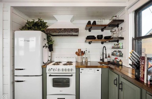 Leesburg Cottage | Cozy & Scenic Lakeside Retreat