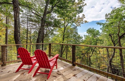 Wallkill House | Cozy, Seasonal Geo-Dome with Heat/AC on Private Wilderness Reserve in Gunks.