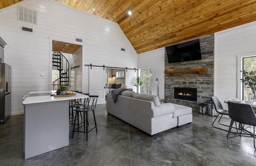 Pickens Cabin | Cozy serene couples cabin w Hot Tub/great location