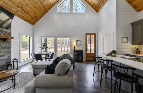 Pickens Cabin | Cozy serene couples cabin w Hot Tub/great location