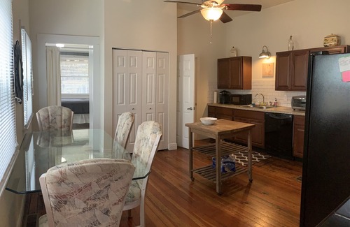 Germantown House | Cozy Shotgun house in Schnitzelburg! Close to Downtown hospitals