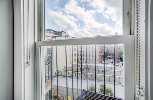 Columbus Apartment | Cozy South End Studio near T, Shops + Dining, by Blueground