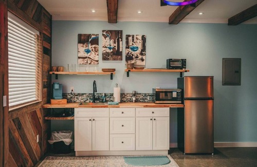 Merlin Apartment | Cozy Spa Vibe Guesthouse | Tap-House & More