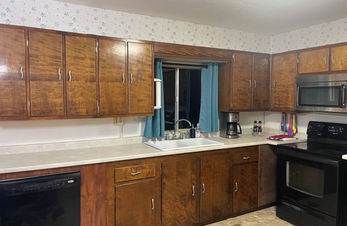 Dice Apartment | Cozy spacious 3-bedroom apartment in lovely Hazard with WiFI