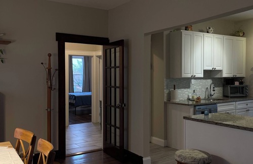 Kearny Apartment | Cozy Spacious Apartment Retreat With A NYC View. Pet Friendly!