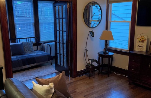 Kearny Apartment | Cozy Spacious Apartment Retreat With A NYC View. Pet Friendly!