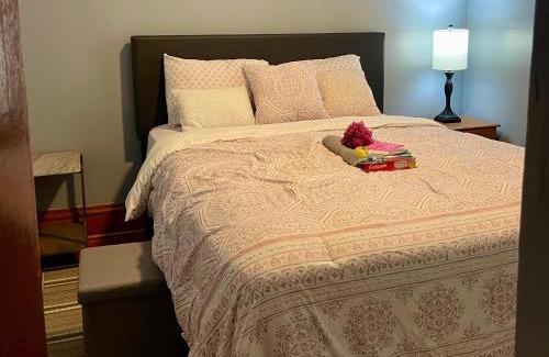 North Austin Apartment | Cozy, Spacious Self-checkin Apartment in Chicago I Car Rental Available
