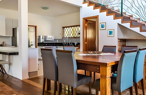 Feiticeira House | Cozy stained glass house close to the beach