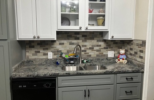 Cayce House | Cozy Stay Near USC, Downtown Columbia & Fort Jackson