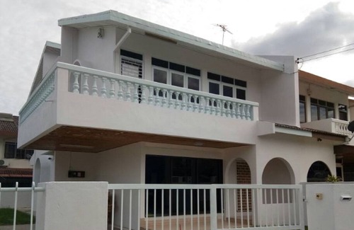 Taman Lapangan Terbang House | Cozy Stay @ The Heart Of IPOH City