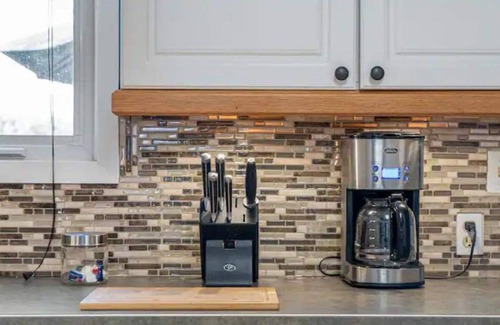 Drumheller House | Cozy stay with just a 5 minute walk to downtown Drumheller!