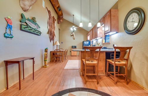 Palo Pinto County Cabin | Cozy Strawn Cabin w/Pool Access - Near Lake!