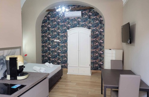 San Giorgio a Cremano Apartment | Cozy studio apartment with kitchen, air conditioning and private bathroom