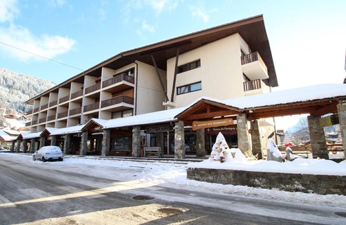 Les Carroz-d'Araches Apartment | Cozy Studio for 4 in Village Center, Near Ski Lifts, Shops, and Amenities