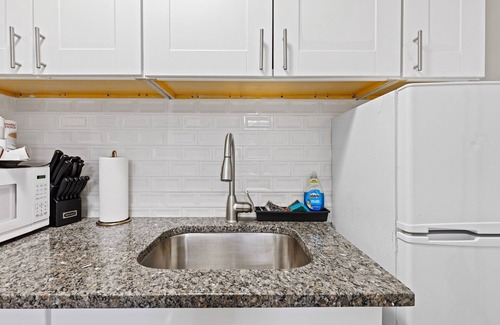 Mapleton/Fall Creek Apartment | Cozy Studio Apartment - Close To It All!