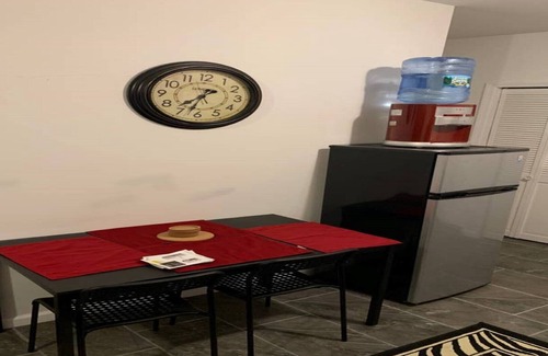Marion House | COZY STUDIO APARTMENT! CLOSE TO JOURNAL SQUARE