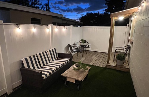 Orlando Apartment | Cozy Studio Apartment, free parking, close to airport.