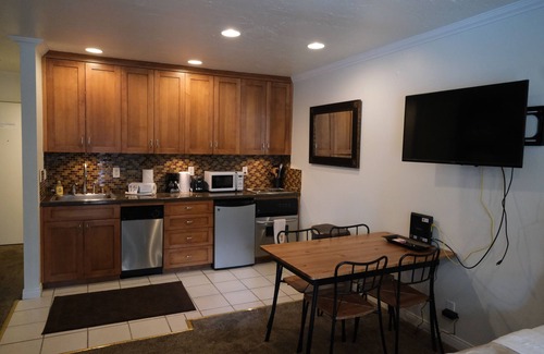 Mammoth Lakes Apartment | Cozy studio close to slope and golf