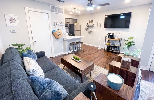Fort Worth Condo | Cozy Studio condo with pool, nightlife and restaurants!