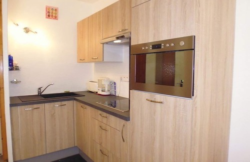 Eaux-Bonnes Apartment | Cozy Studio for 4 near Slopes & Shops with Balcony and Forest View