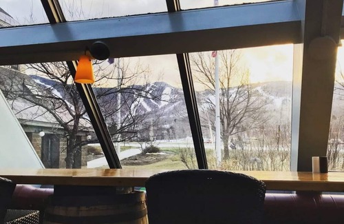 Central Vermont- Killington Apartment | Cozy Studio for 4 - Walk to Mountain w/Balcony