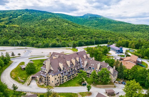 Central Vermont- Killington Apartment | Cozy Studio for 4 - Walk to Mountain w/Balcony