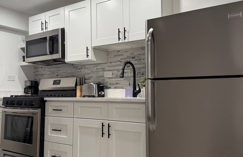 Edgewater Apartment | Cozy studio in Andersonville Chicago