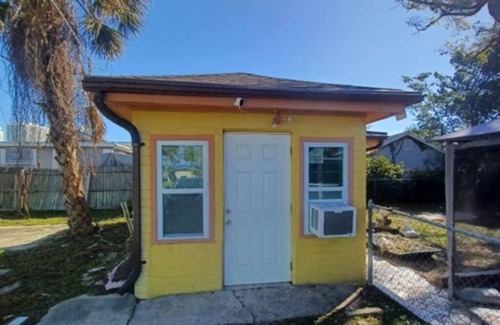 Kingston Apartment | Cozy studio in beautiful Daytona Beach with AC and off-street parking