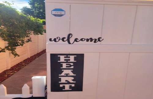 Flagami Apartment | cozy studio, location, location, 3 minutes from Miami int airport