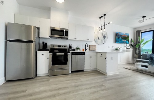 Elizabeth Apartment | Cozy Studio Oasis - near NYC, EWR, Prudential, NJPAC, American Dream, MetLife