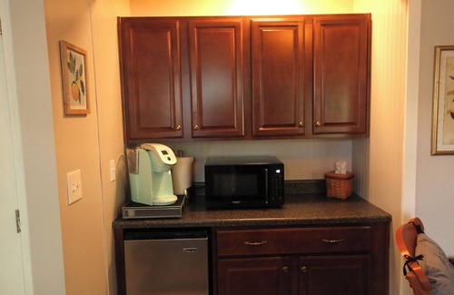 Noblesville Apartment | Cozy Studio Retreat one block from Downtown Noblesville, IN