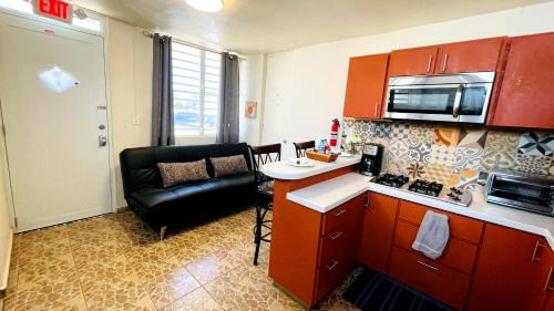 Bucana Apartment | Cozy Studio Retreat with Private Parking and FREE Laundry