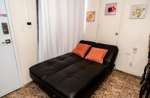 Bucana Apartment | Cozy Studio Retreat with Private Parking and FREE Laundry