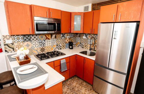 Bucana Apartment | Cozy Studio Retreat with Private Parking and FREE Laundry