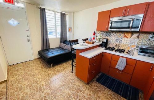 Bucana Apartment | Cozy Studio Retreat with Private Parking and FREE Laundry