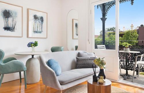 Glebe Apartment | Cozy Studio with Balcony in Unbeatable Location