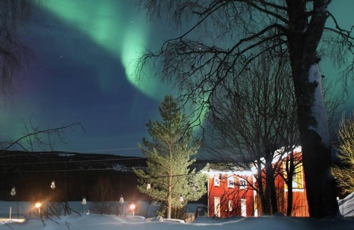 Ramsele Cottage | Cozy stuga with mountain & northern lights view