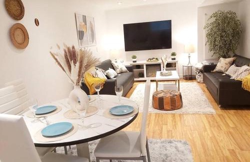 McKenzie Towne House | Cozy suite, Free WIFI , Free Parking