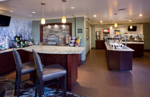 Eagan Condo | Cozy Suite in Eagan | Free Wifi, Parking & Gym!