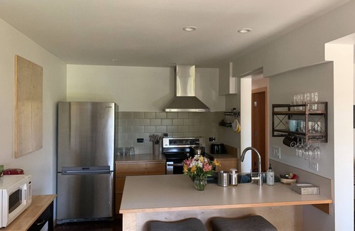 Bowen Island Apartment | Cozy suite minutes from the ocean on Bowen Island
