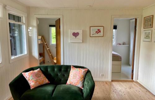 Vejby House | Cozy summer cottage with orangery close to Heatherhill and Beach