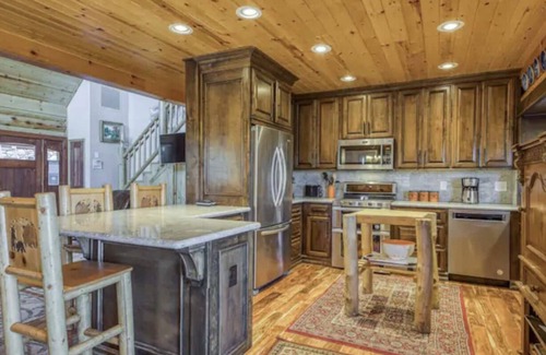 Castle Glen Estates House | Cozy Sun-Soaked retreat, stunning view+Hot Tub In Castle Glenn Estates 564796